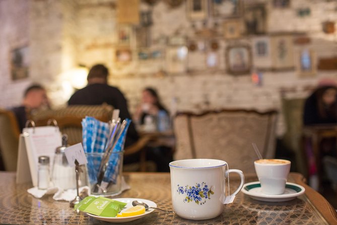Vienna for Food Lovers: Cafés, Markets & Austrian Cuisine - Getting around Vienna like a local