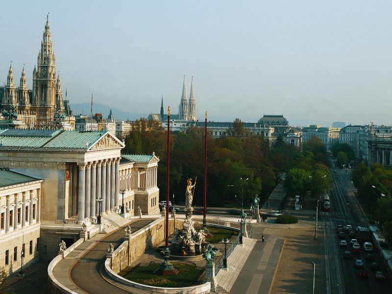 Vienna: Full-Day Private Tour including Schönbrunn Palace - The Hofburg and Spanish Riding School courtyards