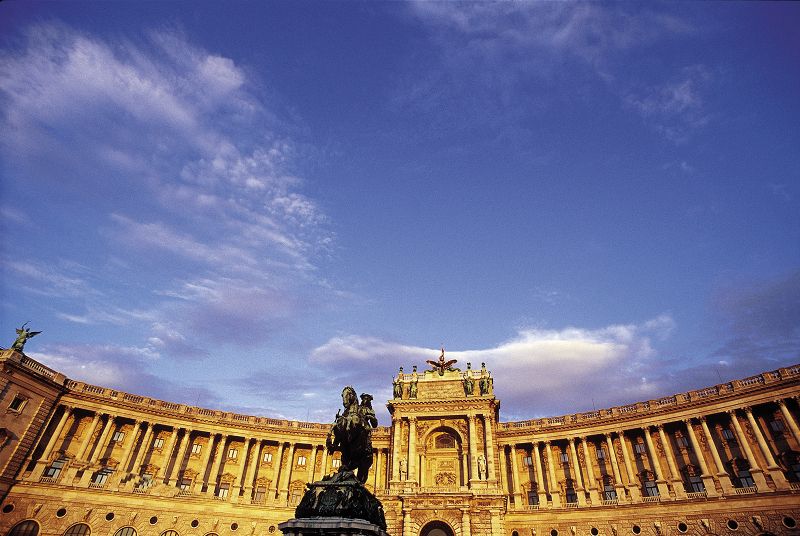 Vienna: Full-Day Private Tour including Schönbrunn Palace - Two hours through Vienna’s Old Town