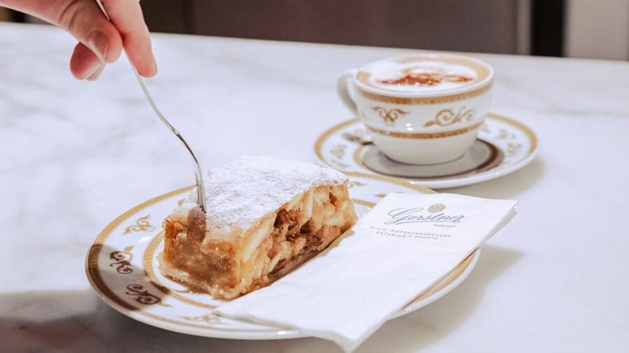 Vienna: Gerstner KuK Hofzuckerbäcker Baking Show & Tasting - The tasting: coffee, pastry, and one small uncertainty