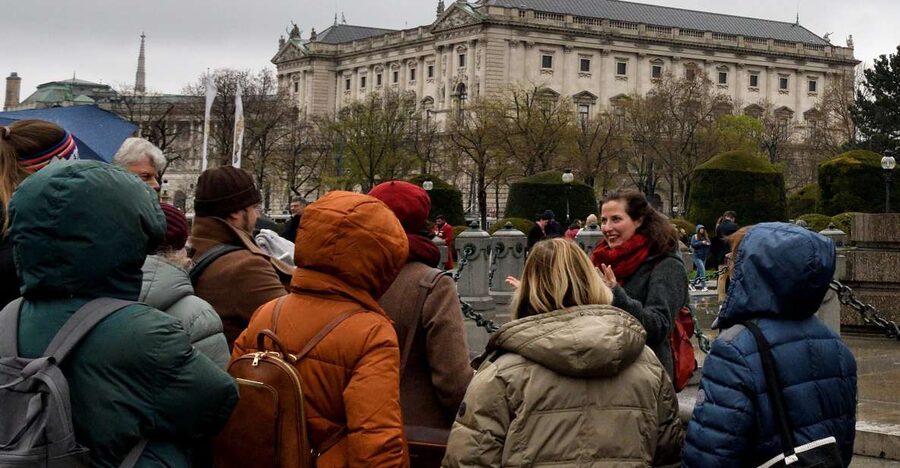 Vienna: Guided Tour about Sewage, Viennese Filth & Toilettes - St. Stephen’s Cathedral and Mozart’s uncertain grave