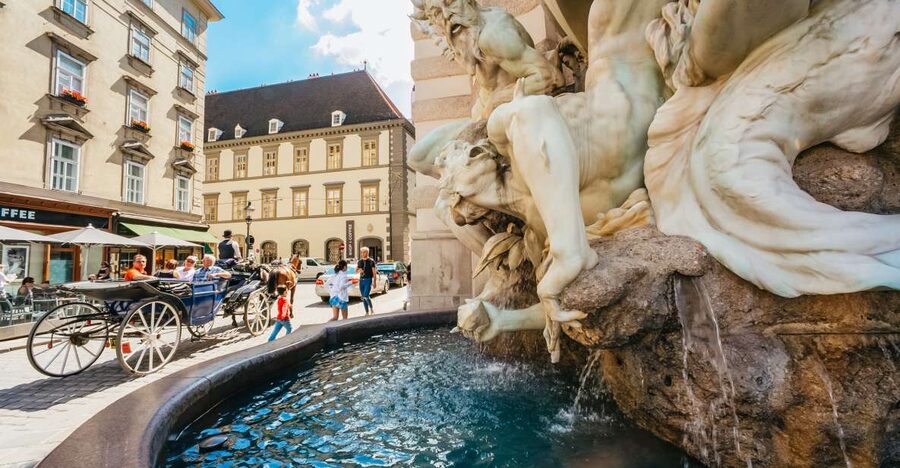 Vienna: Guided Walking Tour of City Center Highlights - Key points at a glance