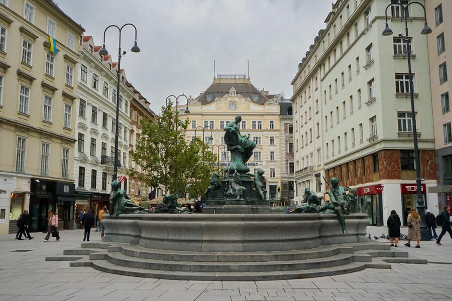 Vienna: Guided Walking Tour of City Highlights & Hidden Gems - Guides, group size, and hearing the stories