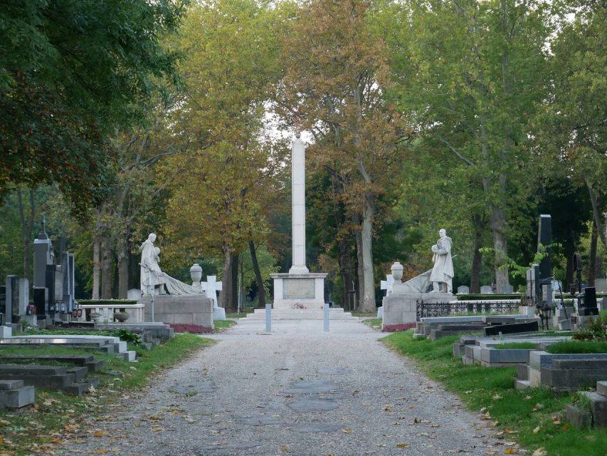 Vienna: Guided Walking Tour of the Central Cemetery - St. Karl Borromäus Church and the cemetery’s visual center