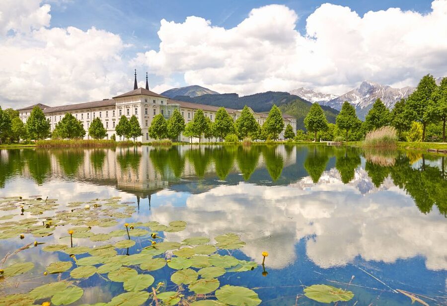 Vienna: Hallstatt & Alpine Peaks Day Trip with Admont Abbey - The return journey and the final break