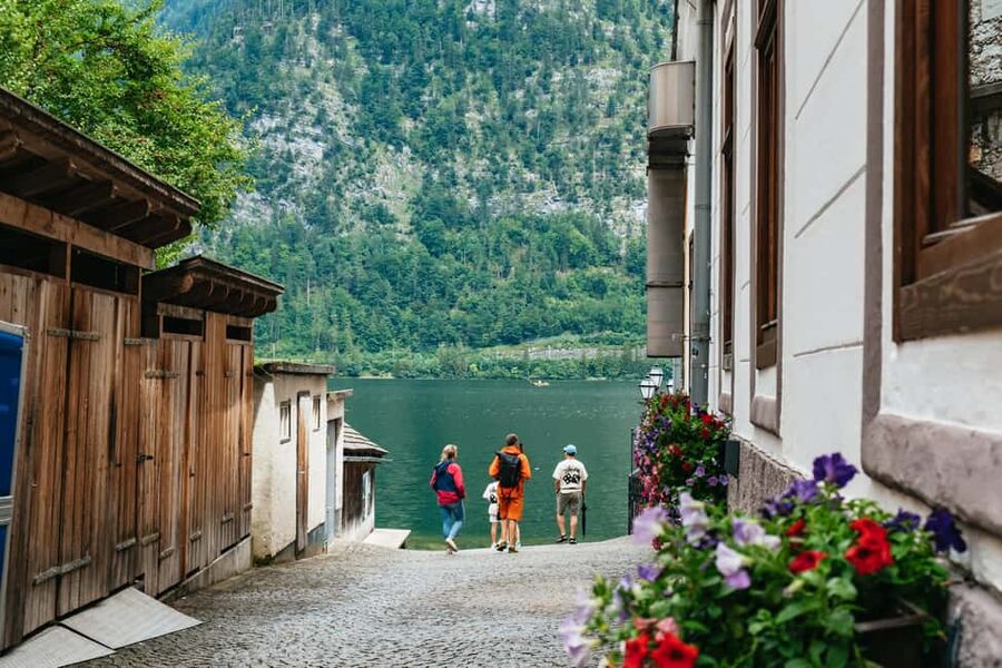 Vienna: Hallstatt & Alpine Peaks Day Trip with Skywalk Lift - Who should book this day trip?