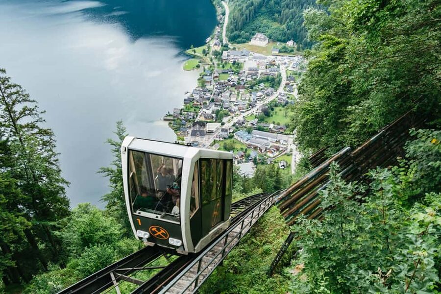 Vienna: Hallstatt & Alpine Peaks Day Trip with Skywalk Lift - Meeting in central Vienna or taking hotel pickup