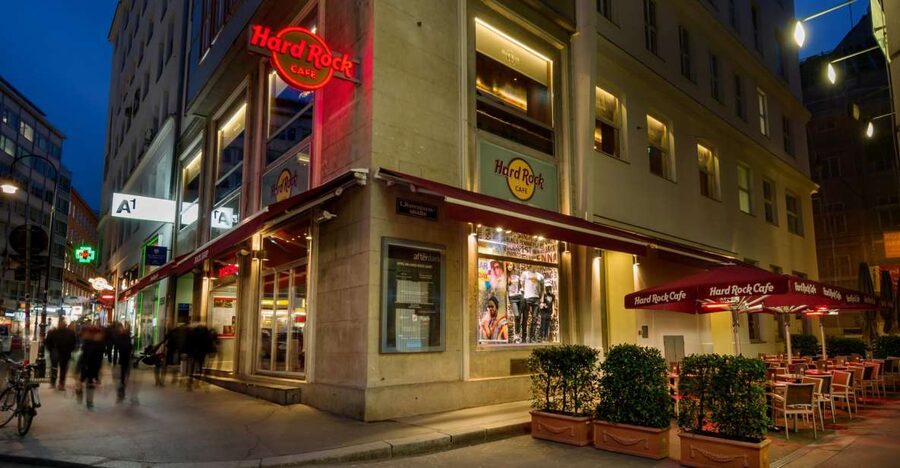 Vienna: Hard Rock Cafe with Set Menu for Lunch or Dinner - Arriving at Hard Rock Cafe Vienna