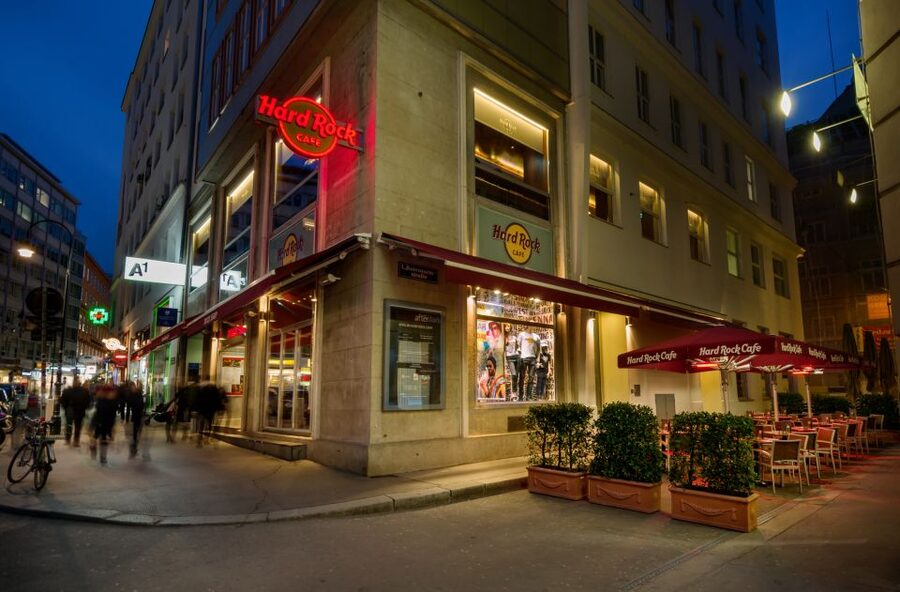 Vienna: Hard Rock Cafe with Set Menu for Lunch or Dinner - Choosing between the Acoustic and Electric menus
