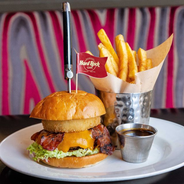 Vienna: Hard Rock Cafe with Set Menu for Lunch or Dinner - Service, timing, and the overall mood