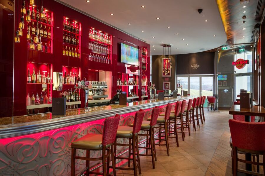 Vienna: Hard Rock Cafe with Set Menu for Lunch or Dinner - Who will enjoy this meal most?