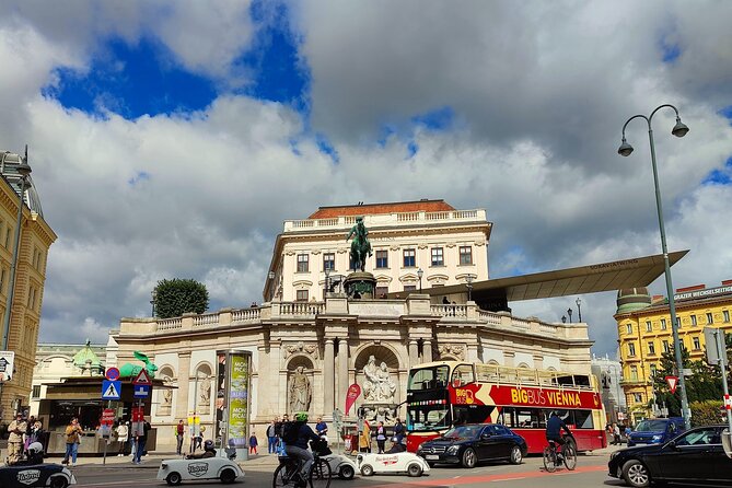Vienna Highlight Tour - yue walk - Sisi, Michaelerplatz, and the edge of the old court