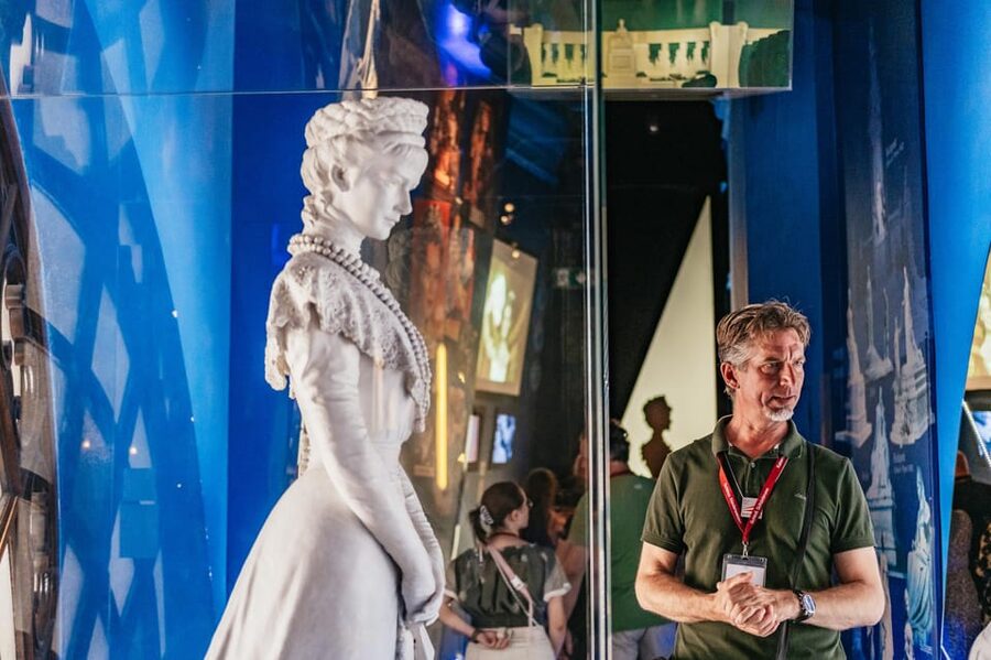 Vienna: Hofburg and Empress Sisi Museum Guided Tour - Guide quality is the deciding factor