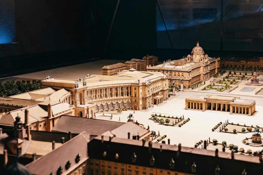 Vienna: Hofburg and Empress Sisi Museum Guided Tour - Who should take this tour?