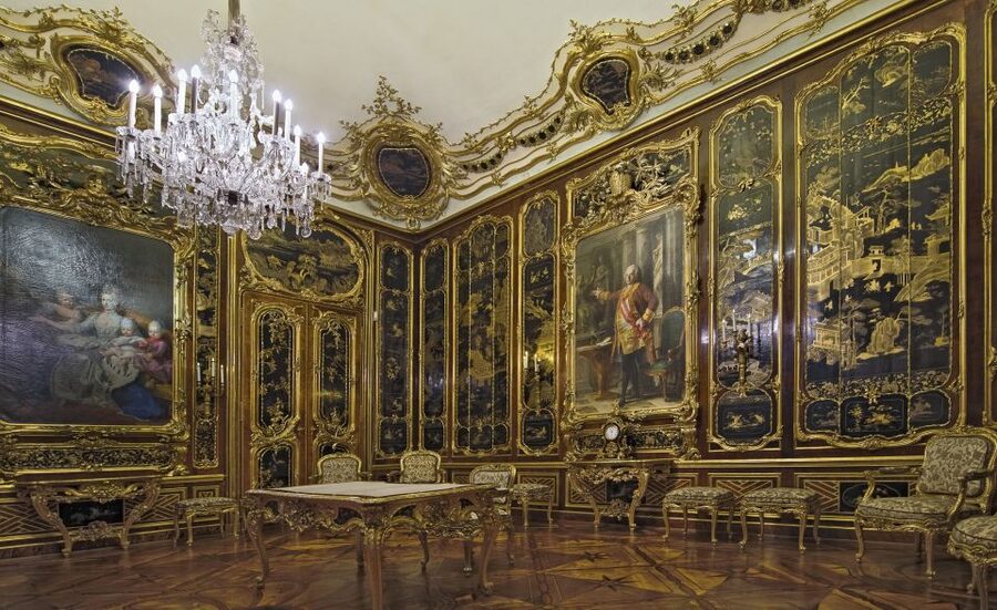 Vienna: Hofburg Palace and Sisi Museum Skip-the-Line Tour - Languages, access, and practical comfort