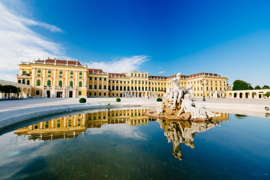 Vienna: Hop-On Hop-Off Sightseeing Bus Tour in 19 Languages - Green Route: Grinzing and Cobenzl in summer
