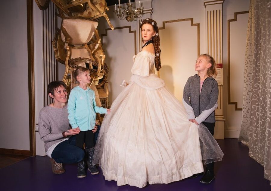 Vienna: Madame Tussauds Admission Ticket - The VIP party with Leonardo DiCaprio and Angelina Jolie