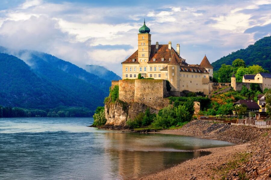 Vienna: Melk Abbey, Danube Valley Wachau Private Car Trip - Dürnstein, where wine country meets castle legend