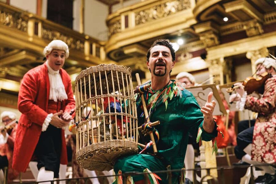 Vienna: Mozart Concert at the Vienna State Opera - Strauss brings the crowd to life