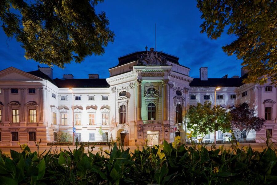 Vienna: Mozart & Strauss Classical Concert at Börse Palace - Opera singers and ballet dancers add color