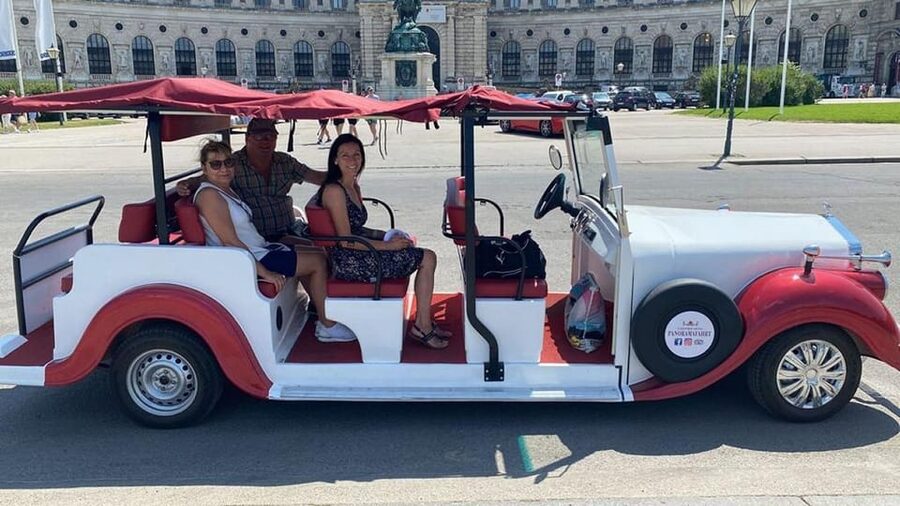 Vienna: Old Town Sightseeing Tour in a Vintage-Style E-Car - Key points at a glance