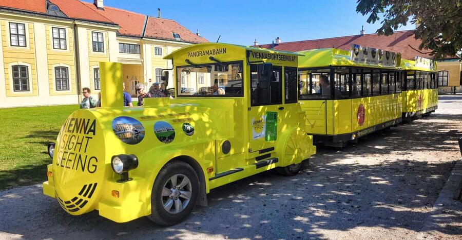 Vienna: Panorama Train Tickets to explore Schönbrunn Palace - Riding the nine-stop loop