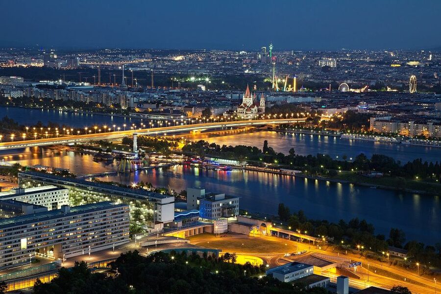 Vienna: Panoramic Night Tour by Bus - What this Vienna night tour really offers