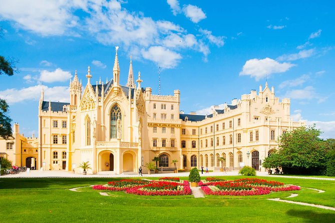 Vienna-Prague One-Way Sightseeing Tour Bus - The guide can change the feel of the day