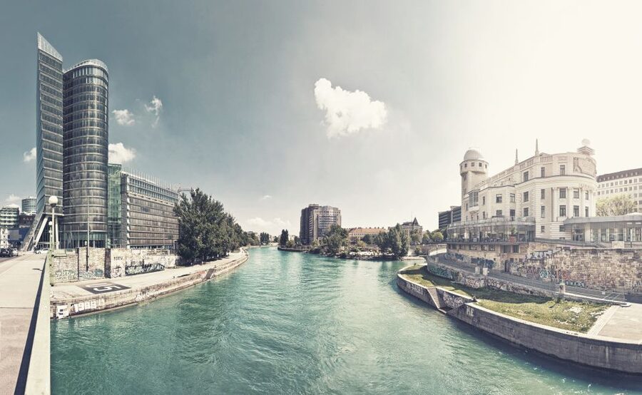 Vienna: Private 3-Hour City Highlights Van Tour - Schönbrunn Palace and its Baroque gardens