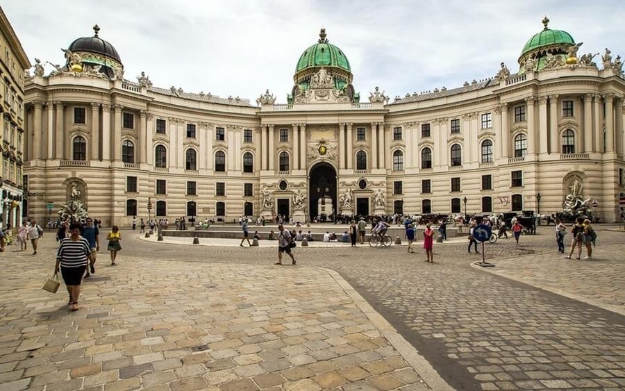 Vienna: Private Half-Day Sightseeing Tour - City Hall and the Austrian Parliament