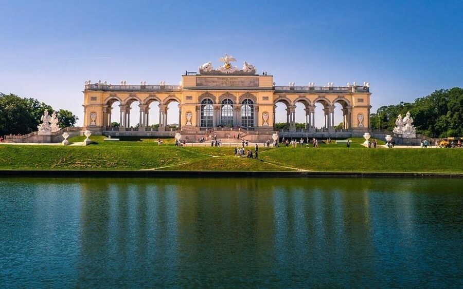 Vienna: Private Half-Day Sightseeing Tour - Schönbrunn Palace requires a time decision