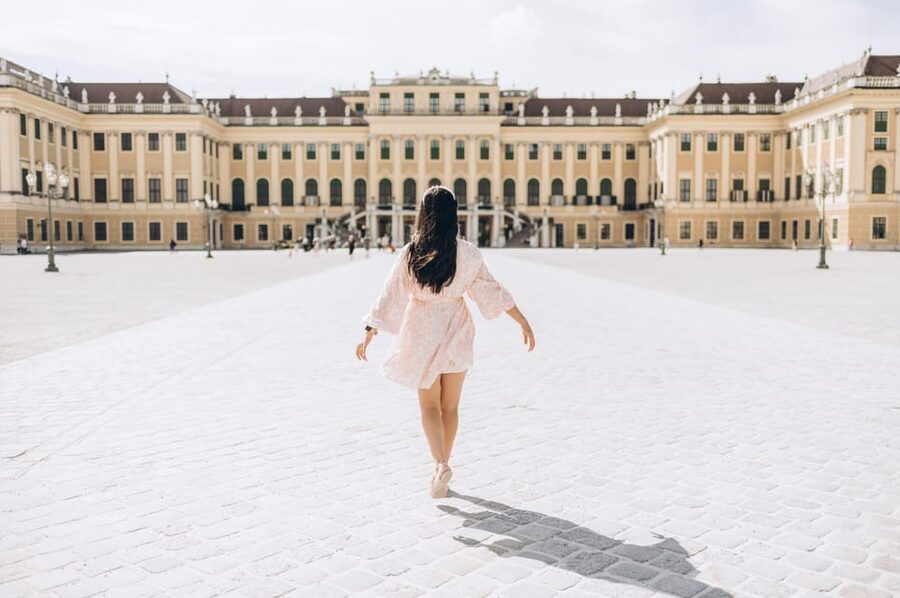 Vienna: Private Schönbrunn Gardens Photoshoot - Should you book the Schönbrunn photoshoot?