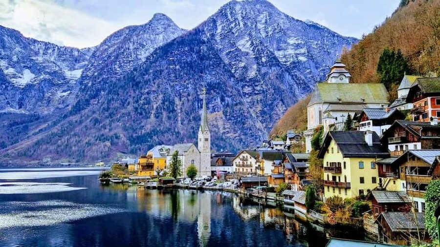 Vienna: Private tour from Vienna to Hallstatt and Salzburg - Hallstatt in only 30 minutes