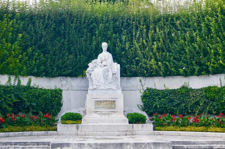 Vienna: Private World War II Walking Tour - Starting beside Vienna’s war memorial