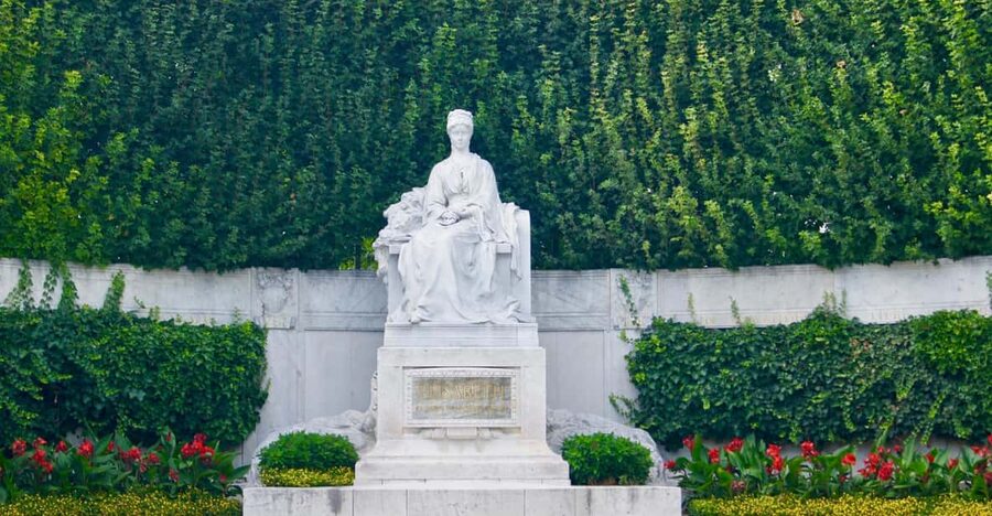 Vienna: Private World War II Walking Tour - Walking through Vienna’s historic center