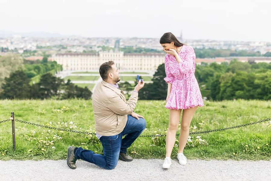 Vienna: Professional Photoshooting - Graben Street gives the photos a city-walk feeling