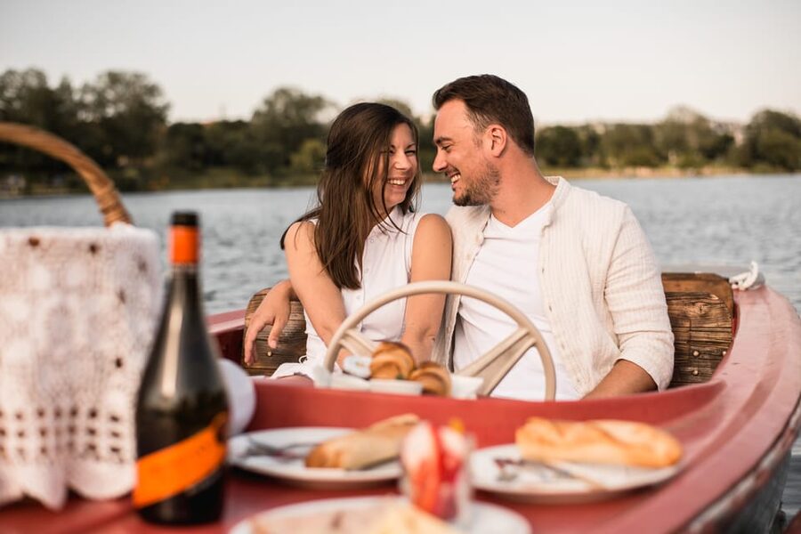Vienna: Retro Boat Tour on the Danube River with Picnic - Why the Old Danube Makes a Better Setting Than a City Street