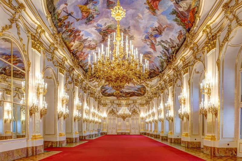 Vienna: Schönbrunn Palace Evening Tour, Dinner and Concert - Schönbrunn after closing time