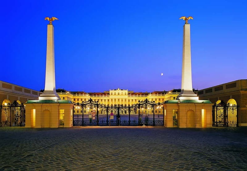Vienna: Schönbrunn Palace Evening Tour, Dinner and Concert - Finding the entrance without losing the evening