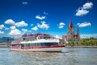 Sightseeing Boat Tour with Lunch