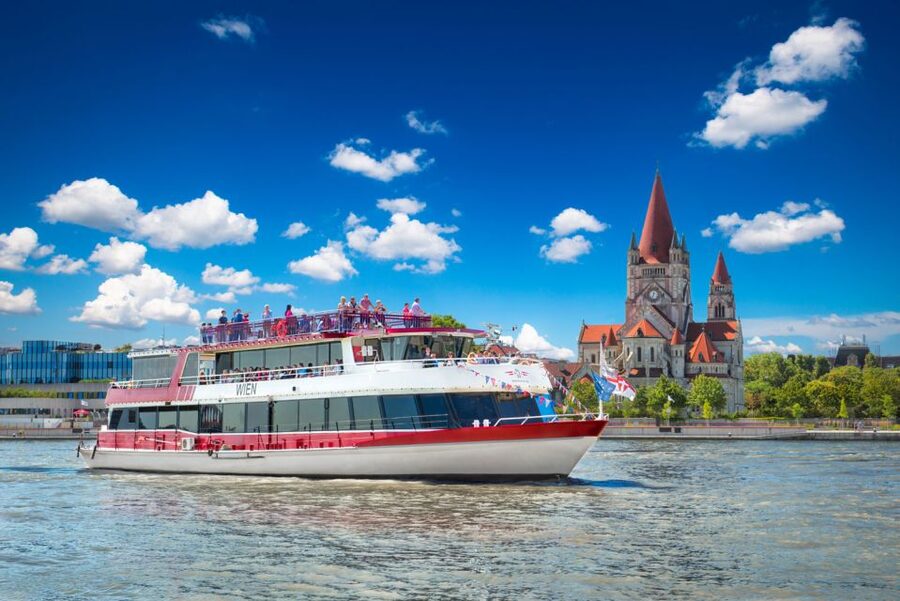 Vienna: Sightseeing Boat Tour with Lunch - What the canal route actually shows you