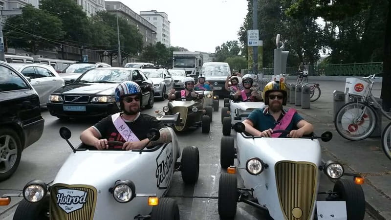 Vienna: Sightseeing Tour in Hotrod - Schwedenplatz and the MAK Museum
