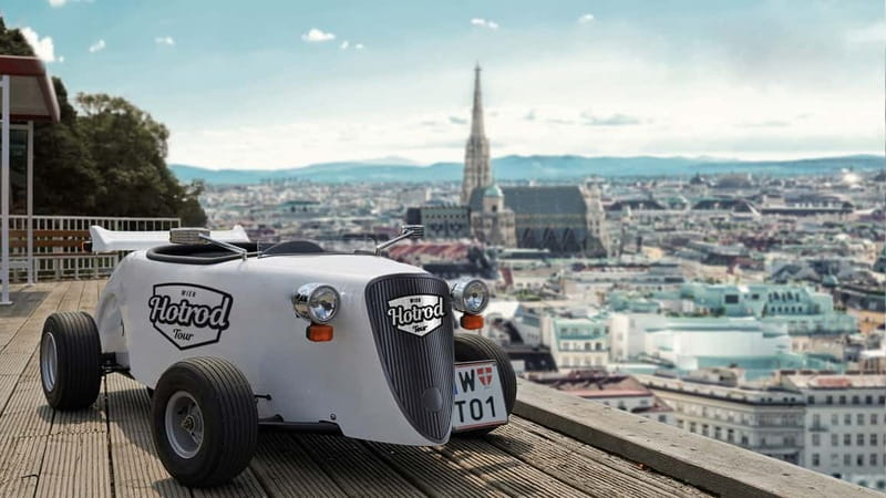 Vienna: Sightseeing Tour in Hotrod - The Hofburg photo stop