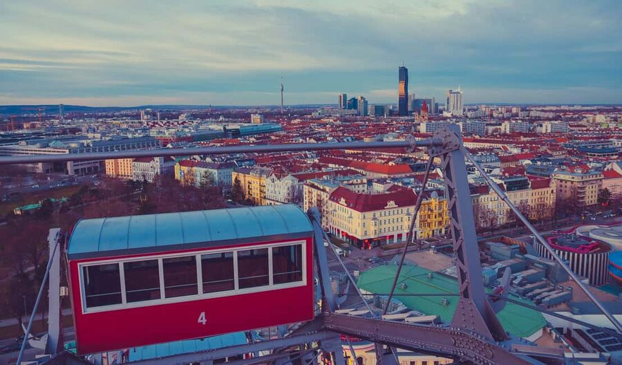 Vienna: Skip-the-cashier-desk-line Giant Ferris Wheel Ride - Inside the historic cabins