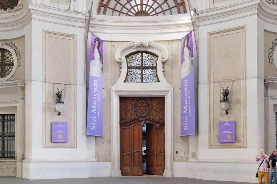 Vienna: Skip-the-Line Hofburg and Empress Sisi Museum Tour - Timing, bags, mobility, and useful planning tips