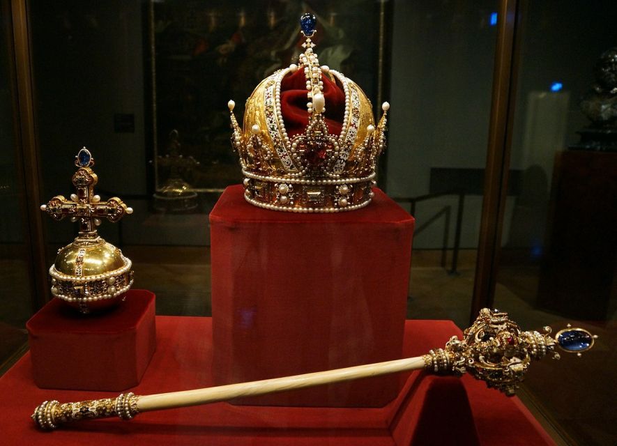 Vienna: Skip-the-Line Hofburg Ticket & Sisi Museum Tour - The guide can make or break the experience