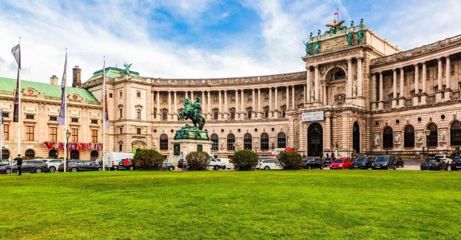Vienna: Skip-the-Line Hofburg Ticket & Sisi Museum Tour - Why skip-the-line entry helps at the Hofburg