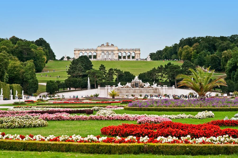 Vienna: Skip-the-Line Schönbrunn Palace and Gardens Tour - Why Schönbrunn deserves two hours of your Vienna day