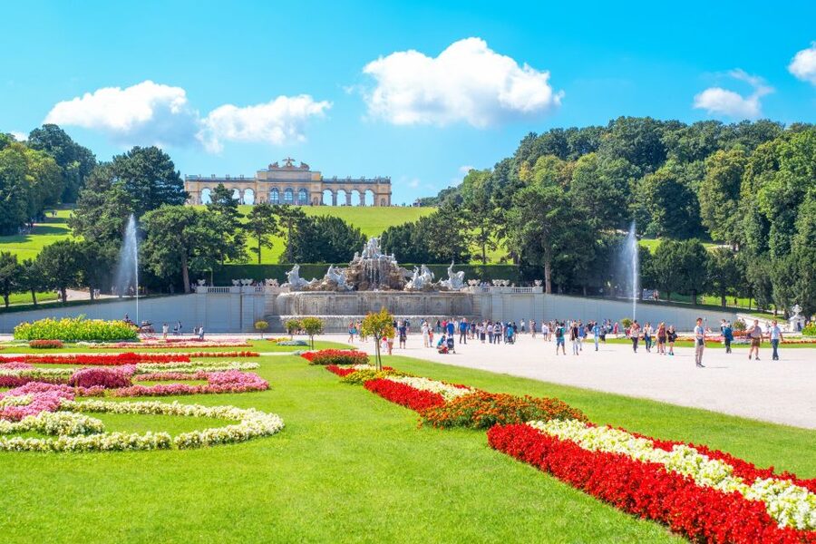 Vienna: Skip-the-Line Schönbrunn Palace & Gardens Tour - Why Schönbrunn deserves two and a half hours