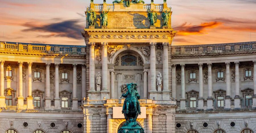 Vienna: Skip-the-Line Sisi Museum, Hofburg and Gardens Tour - Why the Hofburg is the right place to meet Vienna